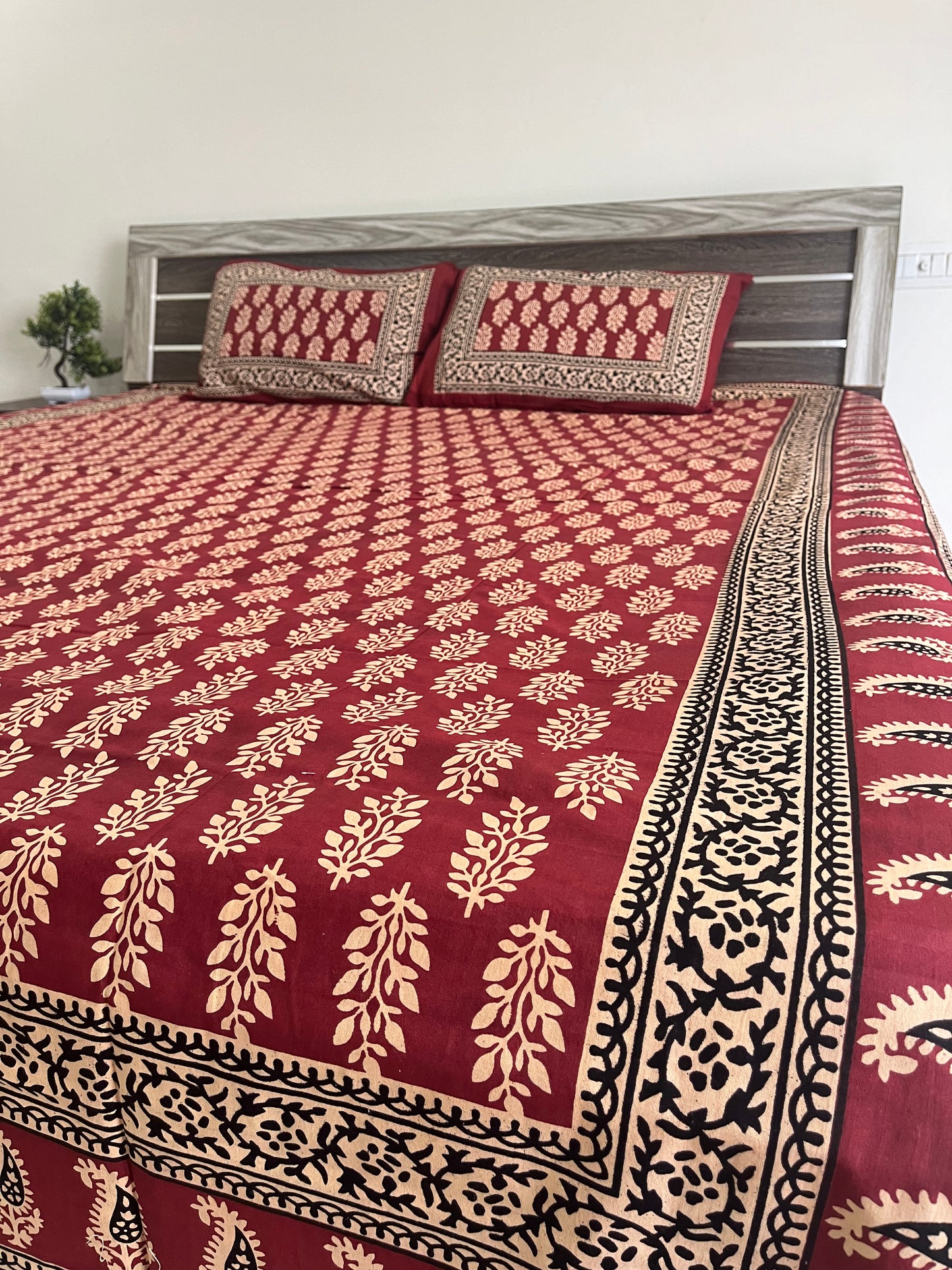 Red and Gold Barmeri Print Double Bedsheet with 2 Pillow Covers